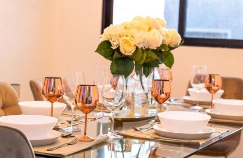 Prado Oriental Apartment | Penthouse with private Jacuzzi with OF 300mbps int