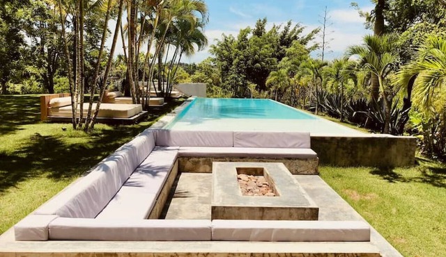 Infinity Pool Modern Luxury Mansion 80 acre Retreat in Jamao al Norte
