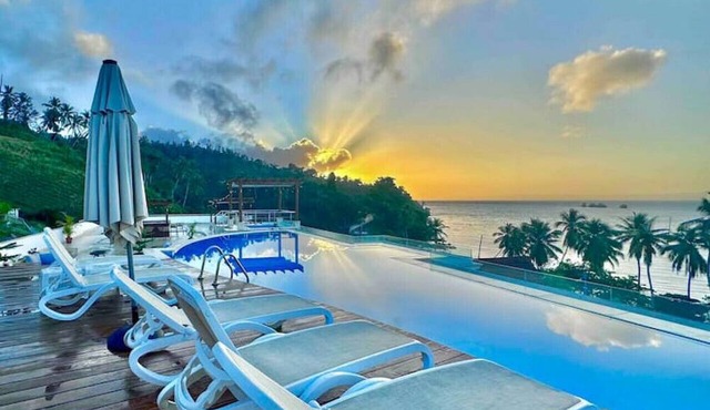 Luxury Upscale Condo, Finely Decorated, Breathtaking Bay Views, Tranquil Retreat in Samaná