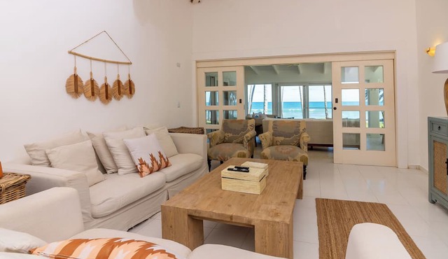 Las Canas Beach Retreat