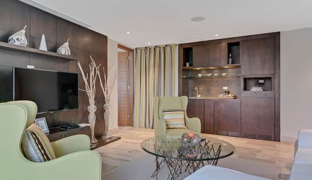 Luxurious 8-bedroom Dreamy Villa