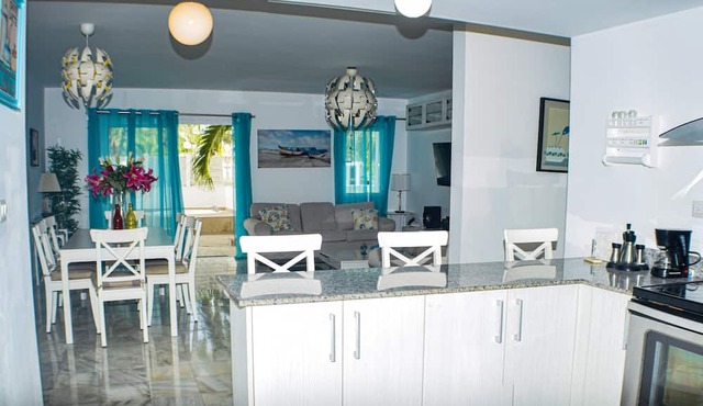 Beachside Golfers Getaway Newly Renovated Apartment in La Caña