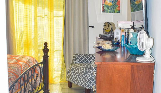 Tranquil La Caña Retreat with Modern Amenities in La Caña