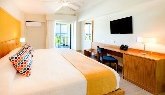 Coral Costa Caribe Beach Resort - All Inclusive in Guayacanes