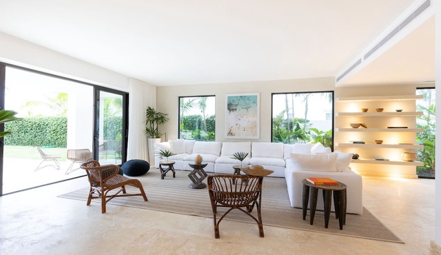 Casa Delfín – Luxury Riverside Villa w/Pool, Chef & Golf Carts