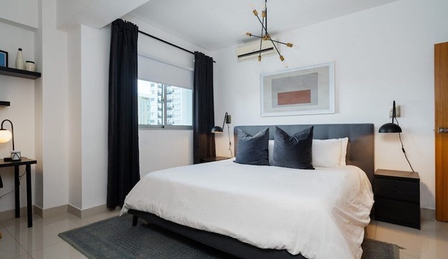 KingBed-BestLocation-WiFi-Gym-CityView-YellowKey*