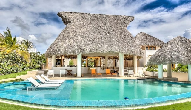 Paradise at Cayuco, Villa with 6 Bdrs - Pool & Jacuzzi in Punta Cana
