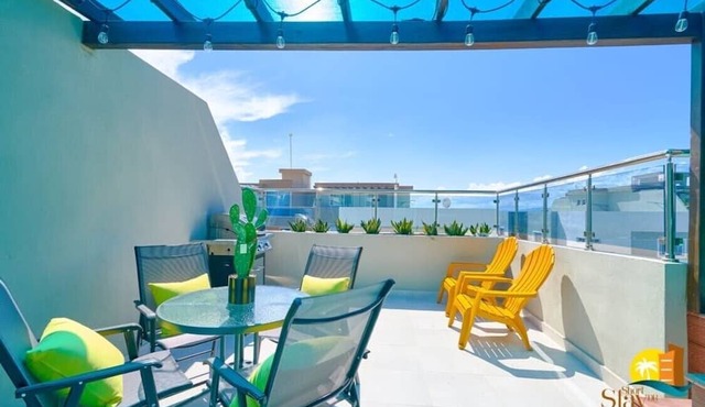 King Size Penthouse| Rooftop Jacuzzi| Pool Table| BBQ| 7 min Airport