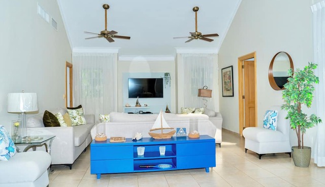 Marvelous 5-bedroom villa with AC in Juan Dolio