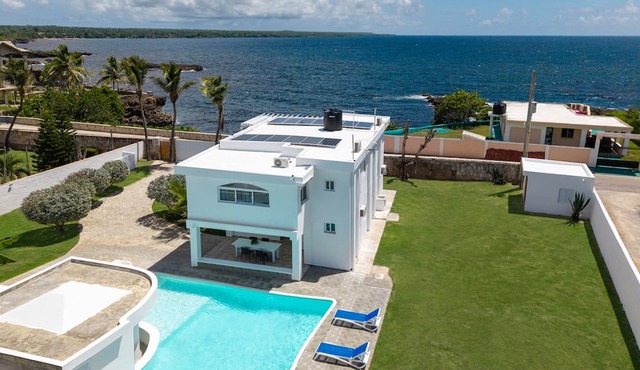 Villa Elda, a cozy villa overlooking the Caribbean Sea with a pool in Boca de Yuma