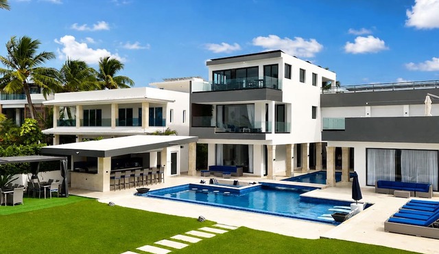 🌊 Luxurious Beachfront Villa | Surfing, Privacy, and Tropical Style in Sosúa