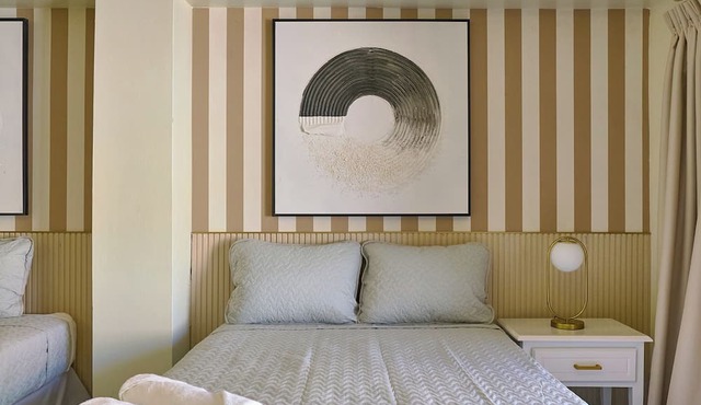 Roy Arias Suites