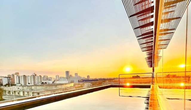 Stylish Upscale Condo, Amazing Terrace with Pool, Great City Views, Near All