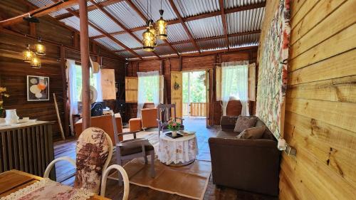 Rustic Mountain Cabin Retreat Stunning Views