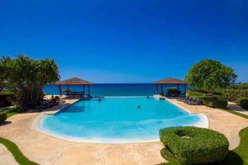 Sunset Vibes - Studio, pool views, resort access in Sosúa