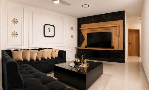 Monte Verde Luxe Modern Santiago Apartment Near Airport in Hato Mayor