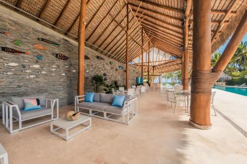 2 bedrooms 6 guests Beach access
