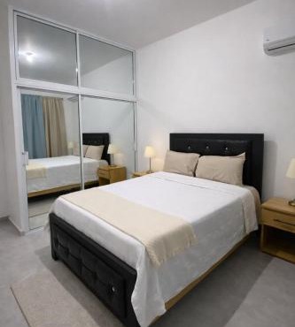 Suite moderna en Cabrera cerca de playas con aire, WiFi y parking
