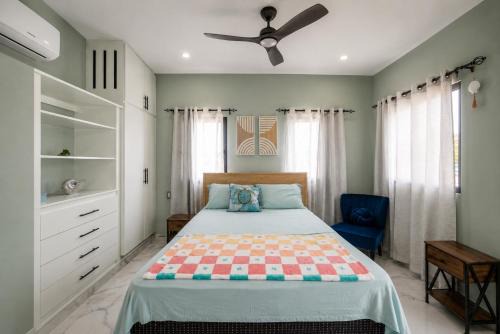 Luxury 8-bed villa, pool & ocean view