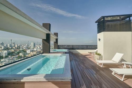 3Br Elegant Spot Downtownsd Familypool