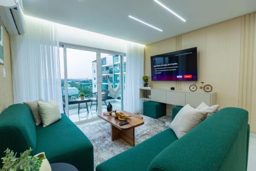 Modern 3BR! 9fl, King Bed! Sti!,