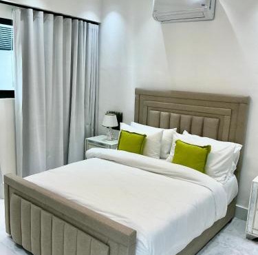 Luxury Designer Suite, Infinity Pool,City Views