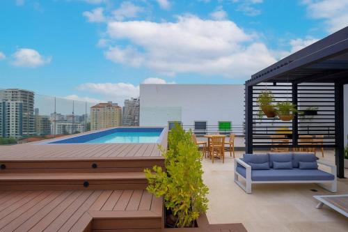 Upscale City Center Condo, Pool, Gym