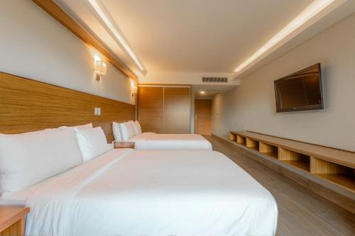Weston Suites Hotel 